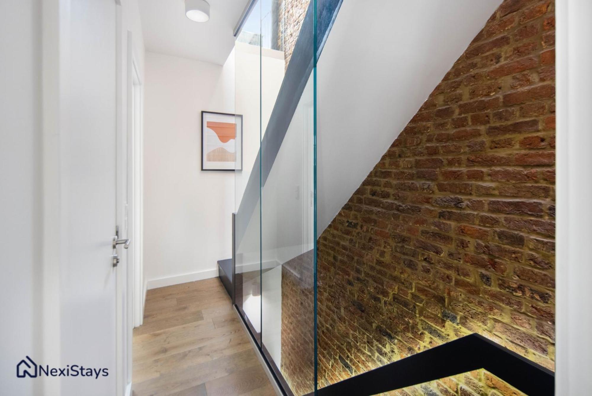 Апартаменты 1 Min Walk To Euston Station, Modern Townhouse Лондон Экстерьер фото